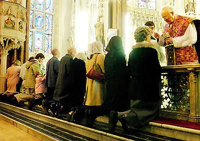 El Evangelio de la Multiplicación de los Panes, es figura de la Eucaristía, la cual es nuestro necesario viático. La divina Eucaristía nos ahorrará también lamentables caídas, perfeccionando en nosotros la gracia bautismal, y afianzará nuestros pasos en las sendas del Señor.