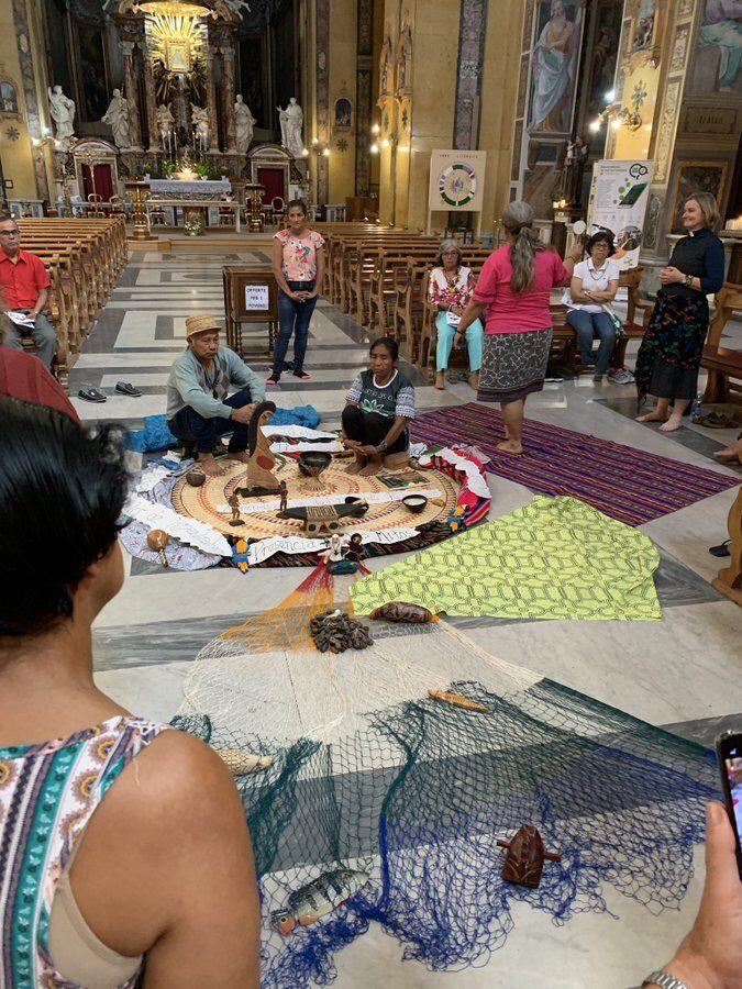 ¿Cómo es posible que se haya permitido un evento donde se invocan espíritus dentro del templo donde se venera al Único y Verdadero Dios y se adora a Jesucristo Eucaristía?