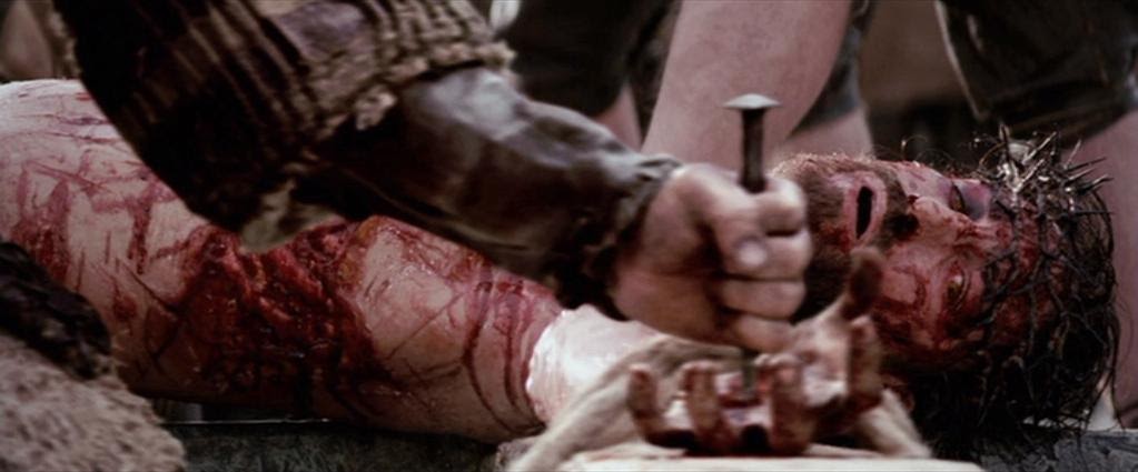 Pilato les replica: pero ¿Qué mal ha hecho? Y ellos más y más gritaban, diciendo: ¡Crucifícale!