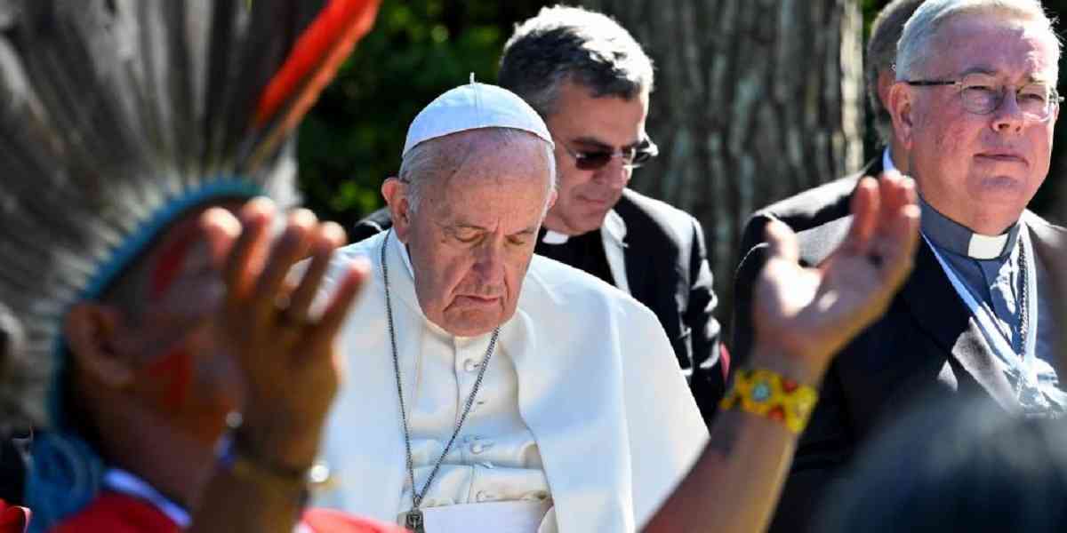 El Papa Franciso preside un culto idolátrico en los Jardines del Vaticano, durante el Sínodo de la Amazonía en octubre de 2020