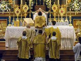 La Misa Tradicional, que después del Concilio Vaticano II ha pretendido ser suplantada por la misa modernista, es la expresión sublime de reverencia hacia Dios Nuestro Señor