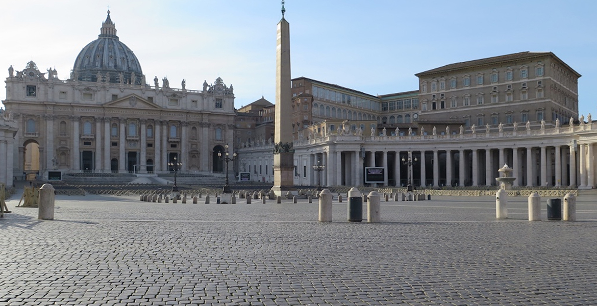 La Plaza del Vaticano vacía y la Basílica de San Pedro cerrada, ¡en plena Semana Santa! ¿Entendemos el llamado que Dios nos está haciendo con este signo?