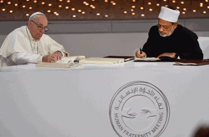 El Papa Francisco firma en febrero de 2019 la Declaración de Abu Dabi, como un paso más hacia la equiparación de las religiones