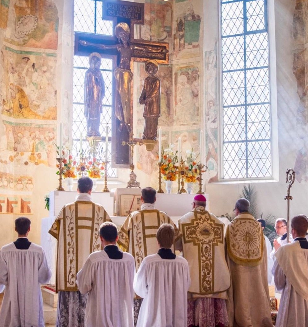 La religión de la Iglesia católica tiene en la Misa de San Pío V (la Misa tradicional en latín) una perfecta expresión orante.